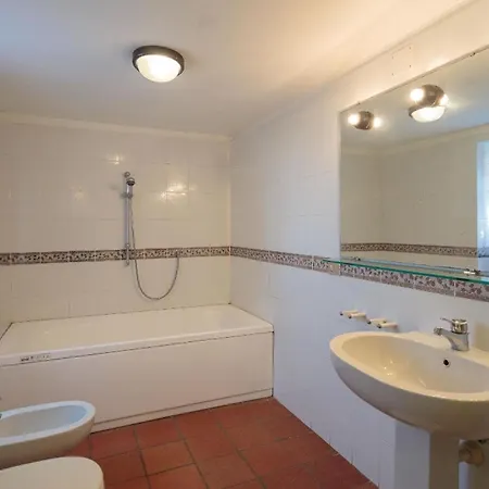 Zweifamilienvilla Mit Aufstellpool Und Meerblick 펜션