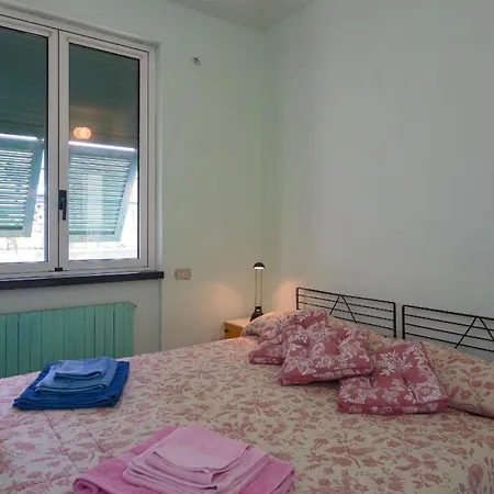 Zweifamilienvilla Mit Aufstellpool Und Meerblick *